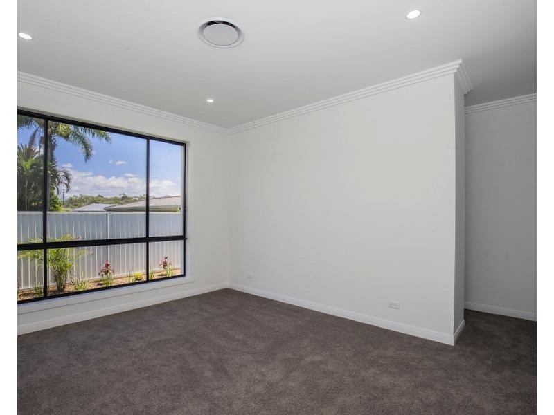 102 Stradbroke Street, Runaway Bay QLD 4216