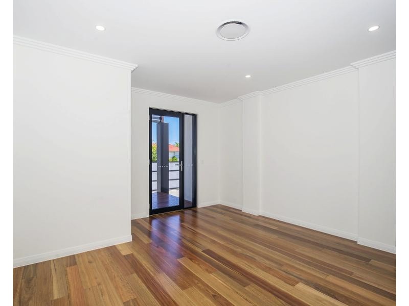 102 Stradbroke Street, Runaway Bay QLD 4216