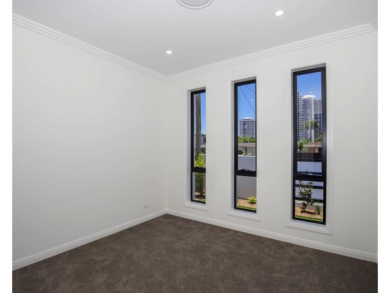 102 Stradbroke Street, Runaway Bay QLD 4216