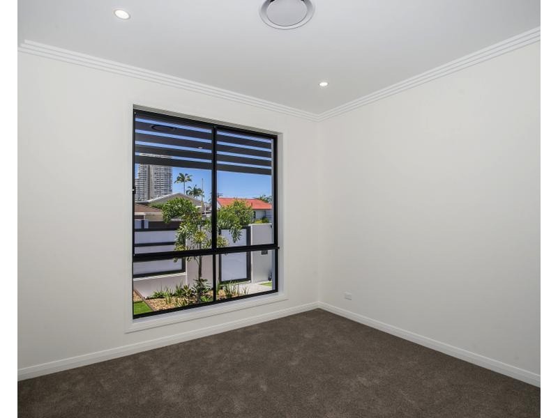 102 Stradbroke Street, Runaway Bay QLD 4216