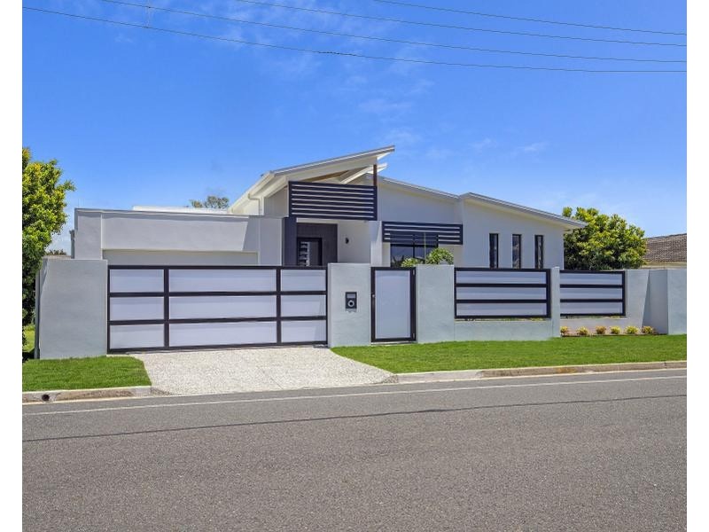102 Stradbroke Street, Runaway Bay QLD 4216