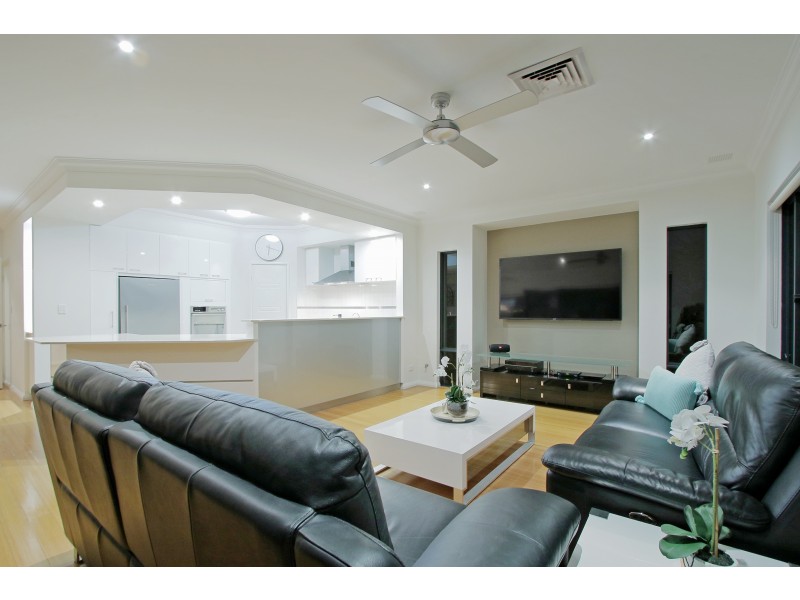 59 McLean St, Melville WA 6156