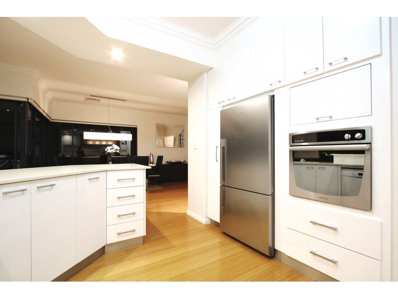 59 McLean St, Melville WA 6156