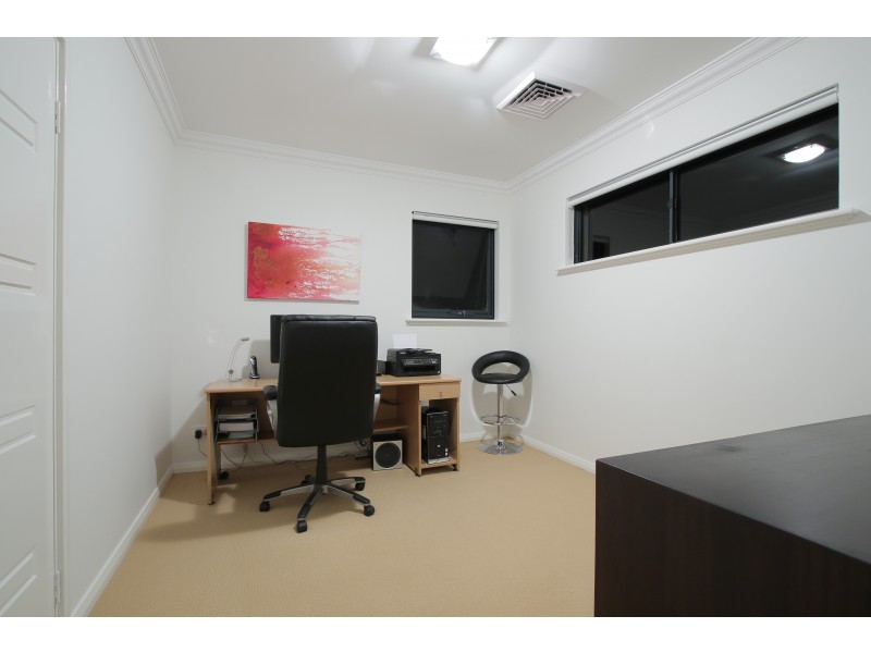 59 McLean St, Melville WA 6156