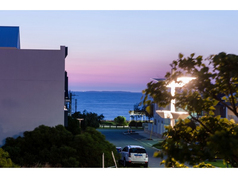 14 Orsino Boulevard, North Coogee WA 6163