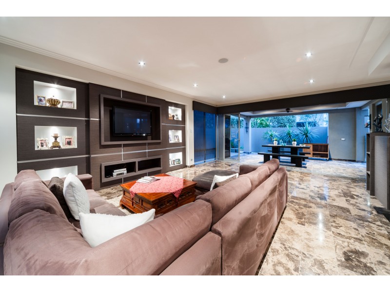 14 Orsino Boulevard, North Coogee WA 6163