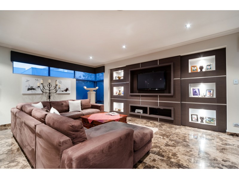 14 Orsino Boulevard, North Coogee WA 6163