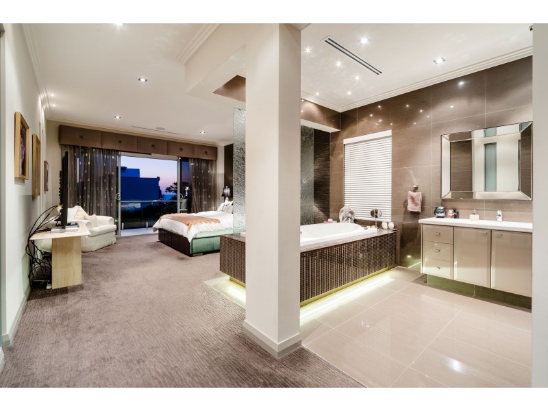 14 Orsino Boulevard, North Coogee WA 6163