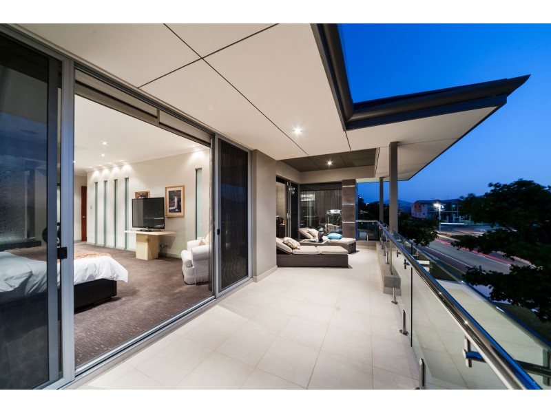 14 Orsino Boulevard, North Coogee WA 6163