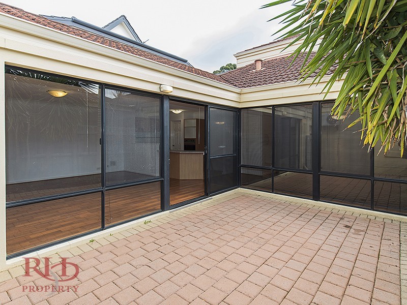 1/9 Groves Avenue, Attadale WA 6156