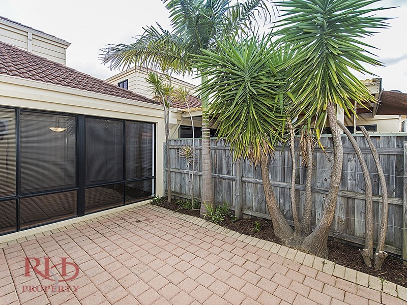 1/9 Groves Avenue, Attadale WA 6156