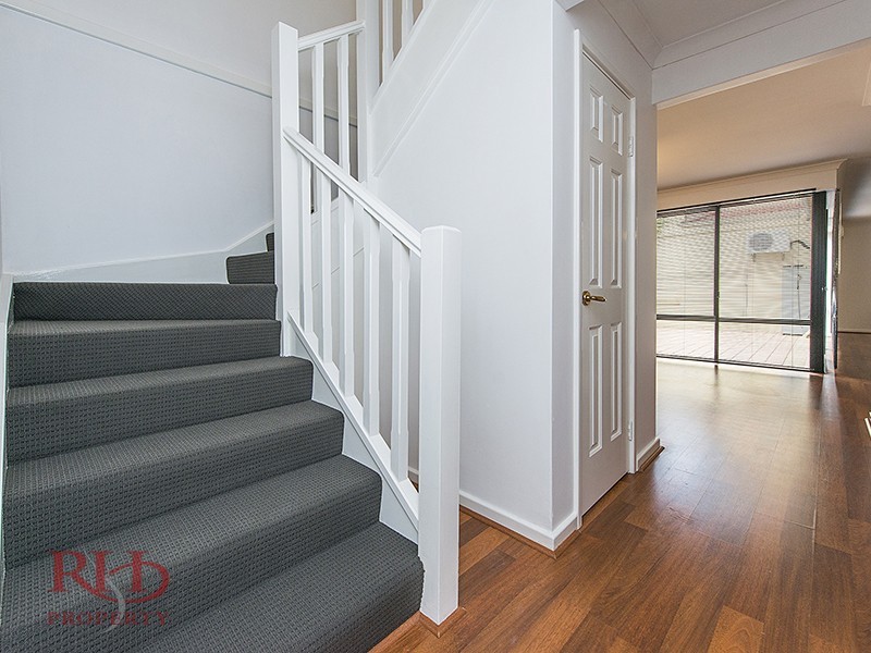 1/9 Groves Avenue, Attadale WA 6156