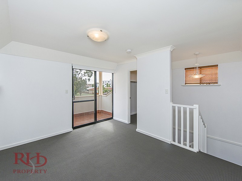 1/9 Groves Avenue, Attadale WA 6156