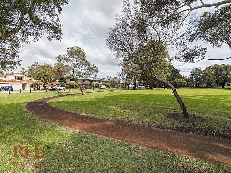 1/9 Groves Avenue, Attadale WA 6156