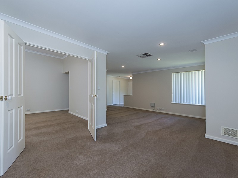 2 Hope Avenue, Salter Point WA 6152