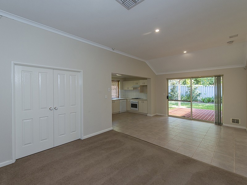2 Hope Avenue, Salter Point WA 6152