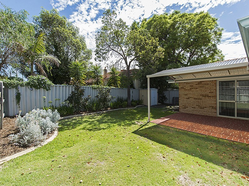2 Hope Avenue, Salter Point WA 6152