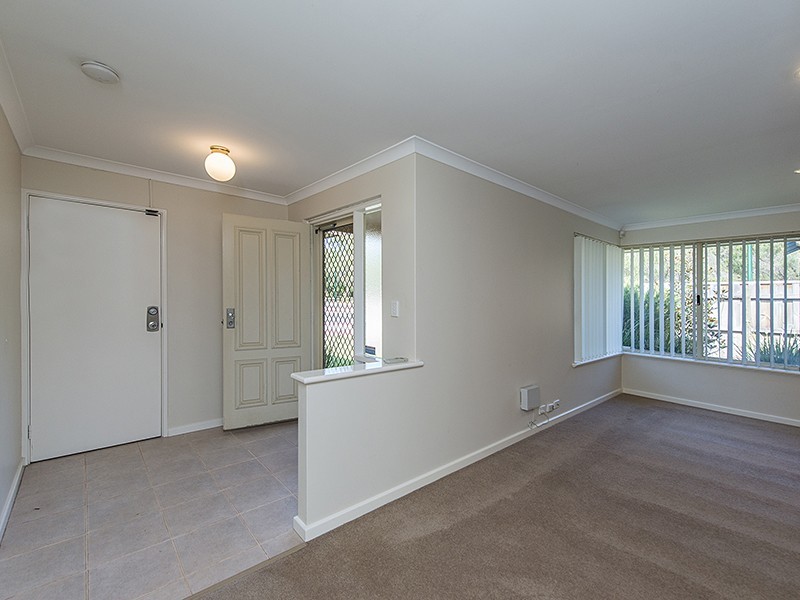 2 Hope Avenue, Salter Point WA 6152