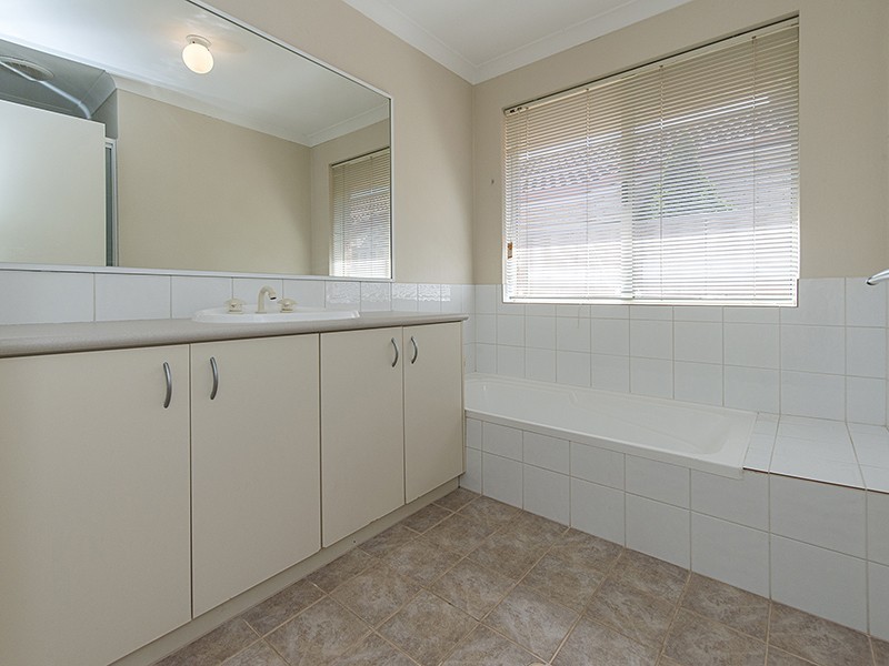 2 Hope Avenue, Salter Point WA 6152