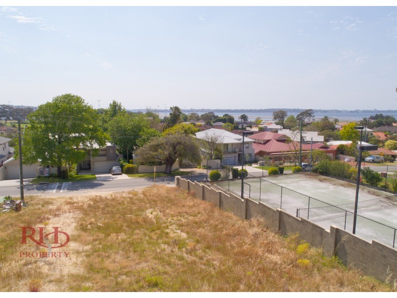 36 & 36A Doney Street, Alfred Cove WA 6154