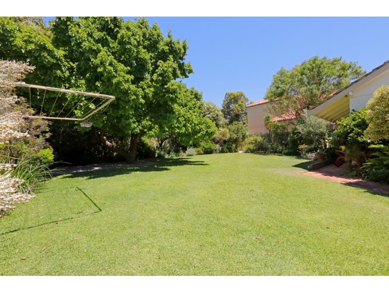 1 GROSSE ROAD, Applecross WA 6153