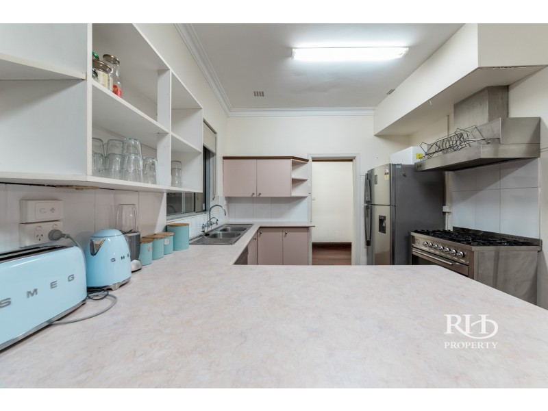 14 Birdwood Road, Melville WA 6156