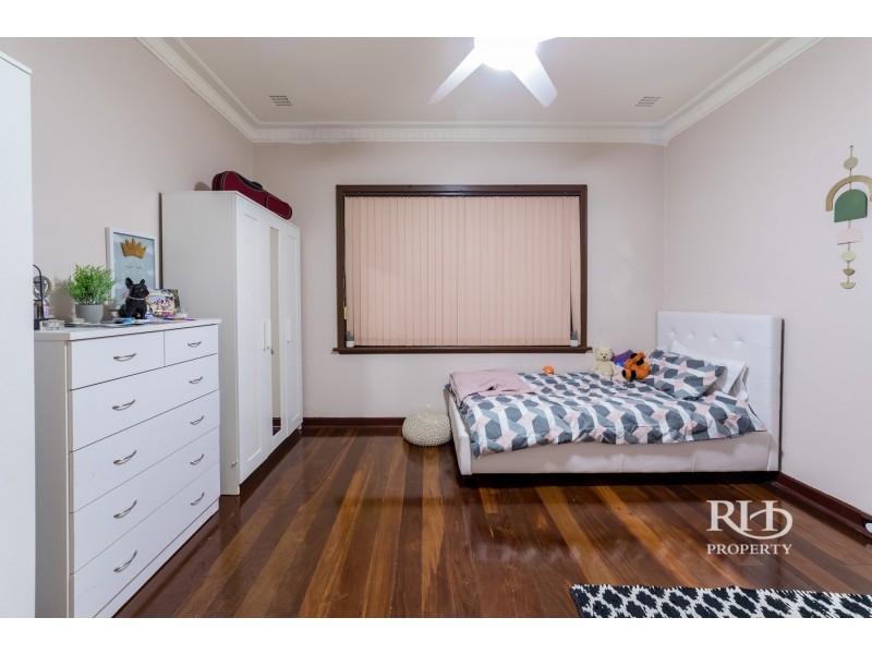 14 Birdwood Road, Melville WA 6156