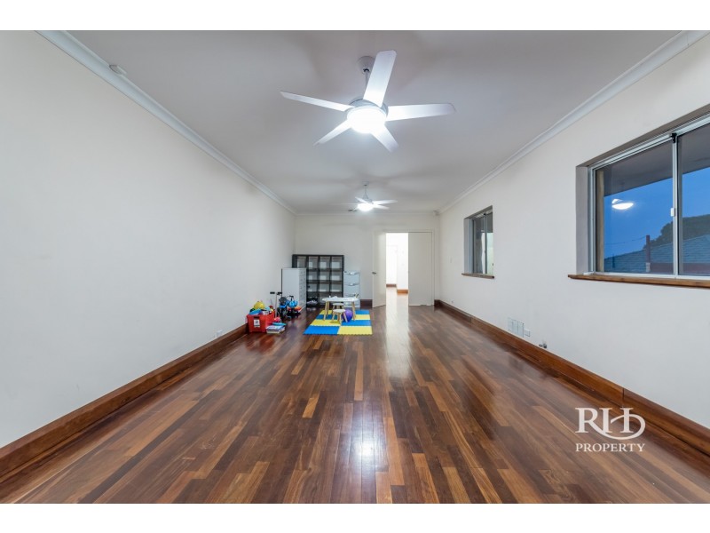 14 Birdwood Road, Melville WA 6156