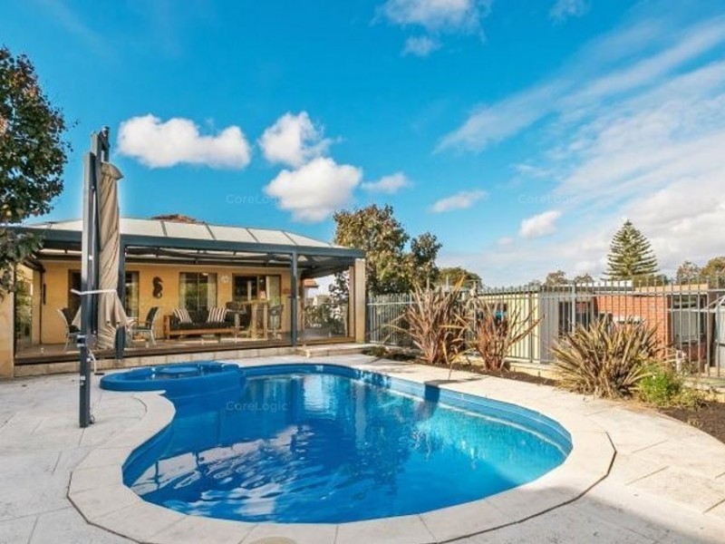 14 Birdwood Road, Melville WA 6156