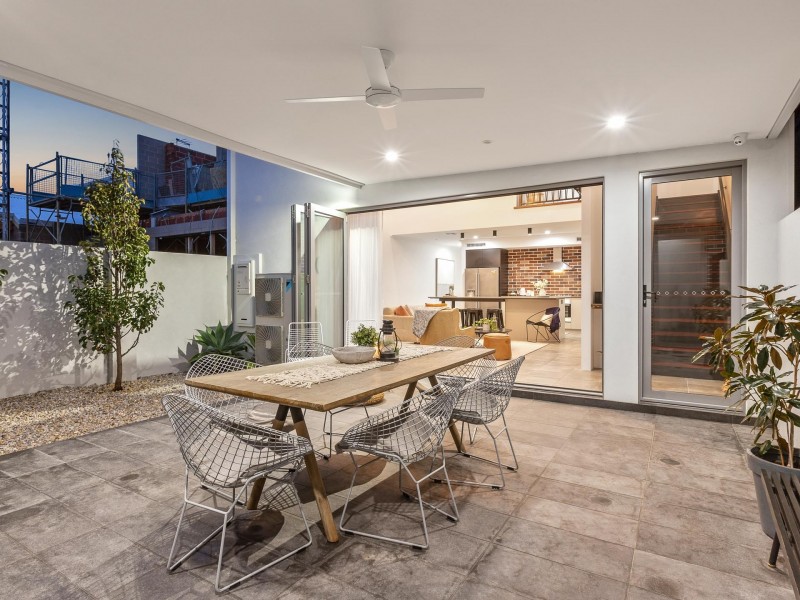 123 Orsino Boulevard, North Coogee WA 6163