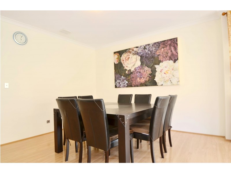 18 Johnsonia Bend, Hammond Park WA 6164