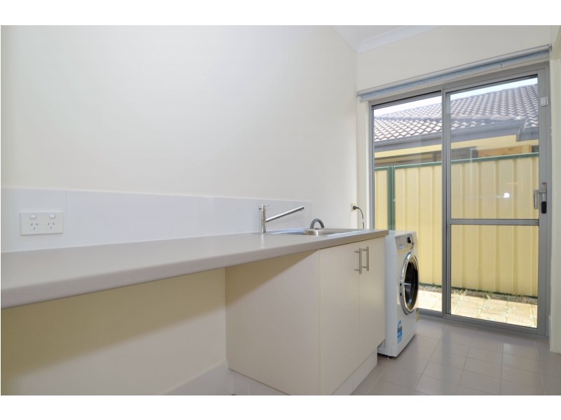 18 Johnsonia Bend, Hammond Park WA 6164