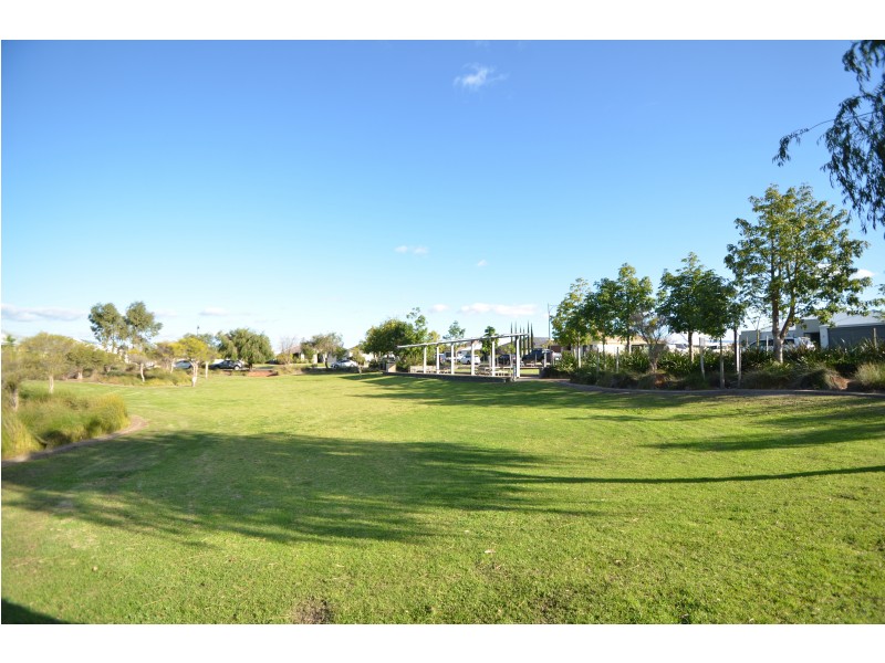 18 Johnsonia Bend, Hammond Park WA 6164