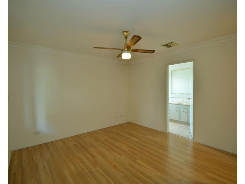 5 Cranshaw Mews, Atwell WA 6164