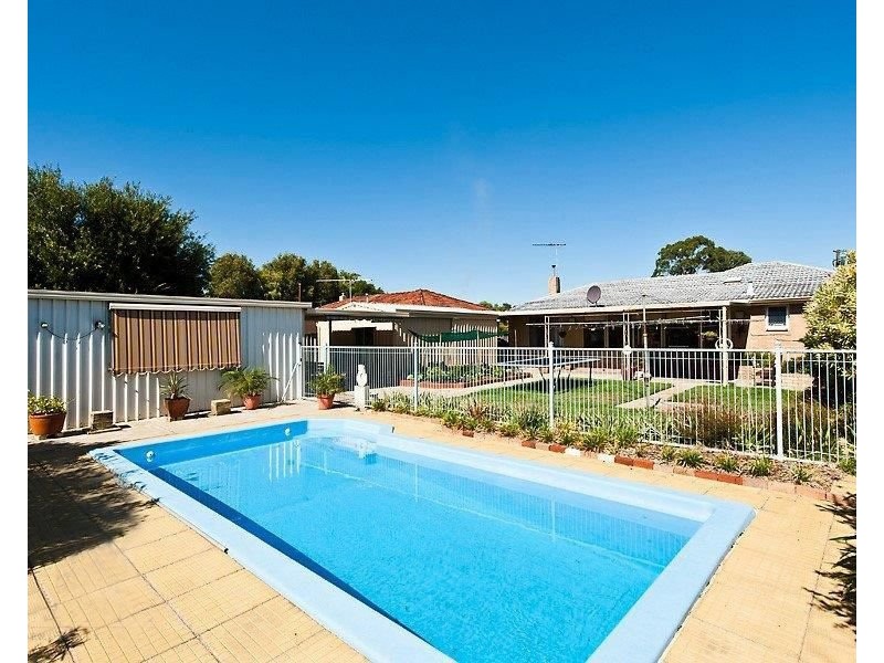 8 Wilpon Street, Beckenham WA 6107