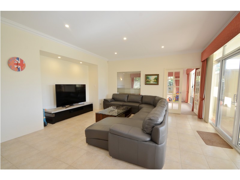 82 Ashmore Avenue, Canning Vale WA 6155