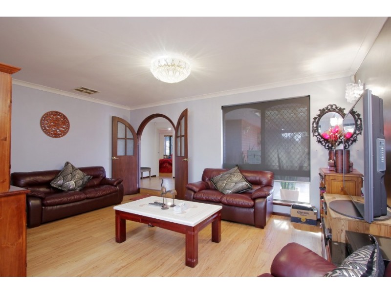 24 Merino Court, Thornlie WA 6108