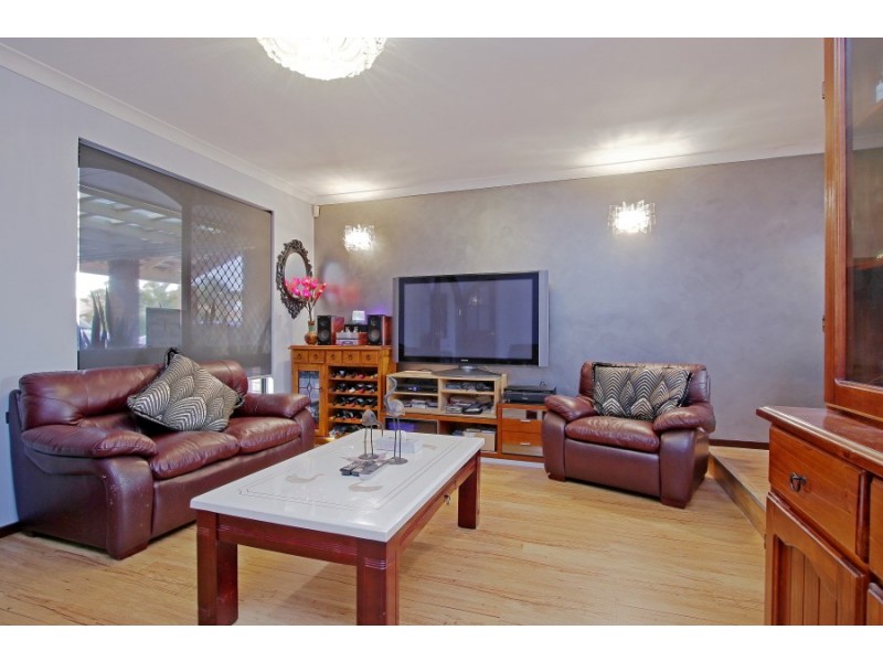 24 Merino Court, Thornlie WA 6108
