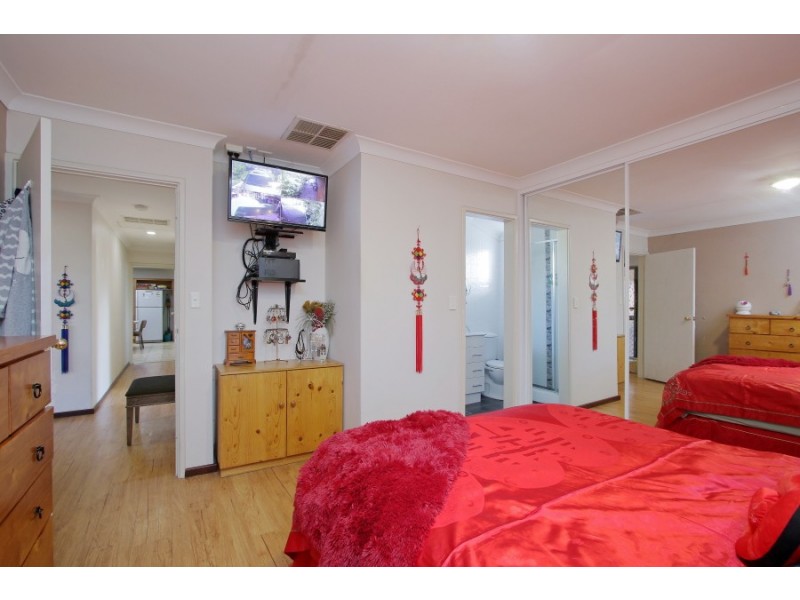 24 Merino Court, Thornlie WA 6108