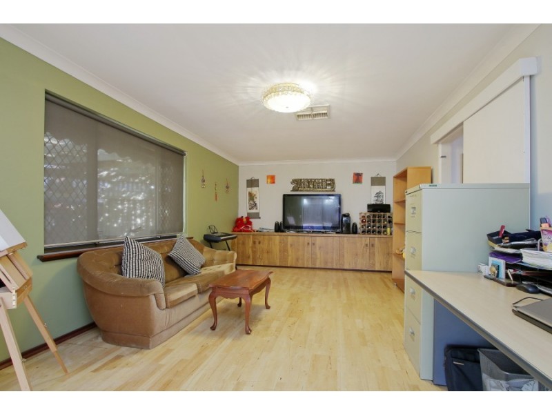 24 Merino Court, Thornlie WA 6108