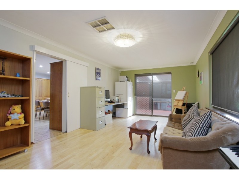 24 Merino Court, Thornlie WA 6108