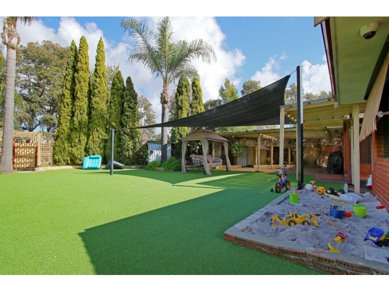 24 Merino Court, Thornlie WA 6108