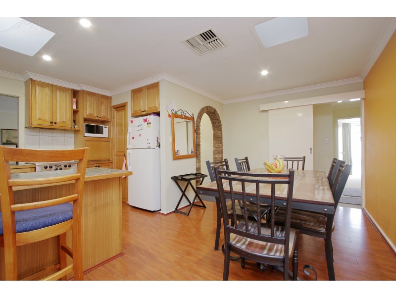 4 Clowes Court, Thornlie WA 6108