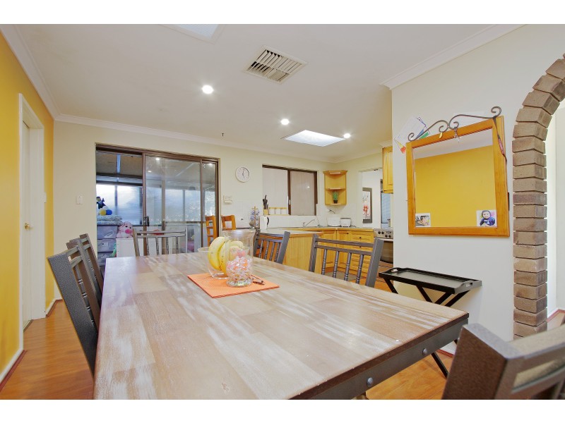 4 Clowes Court, Thornlie WA 6108