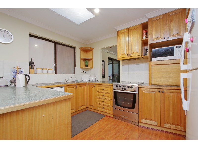 4 Clowes Court, Thornlie WA 6108