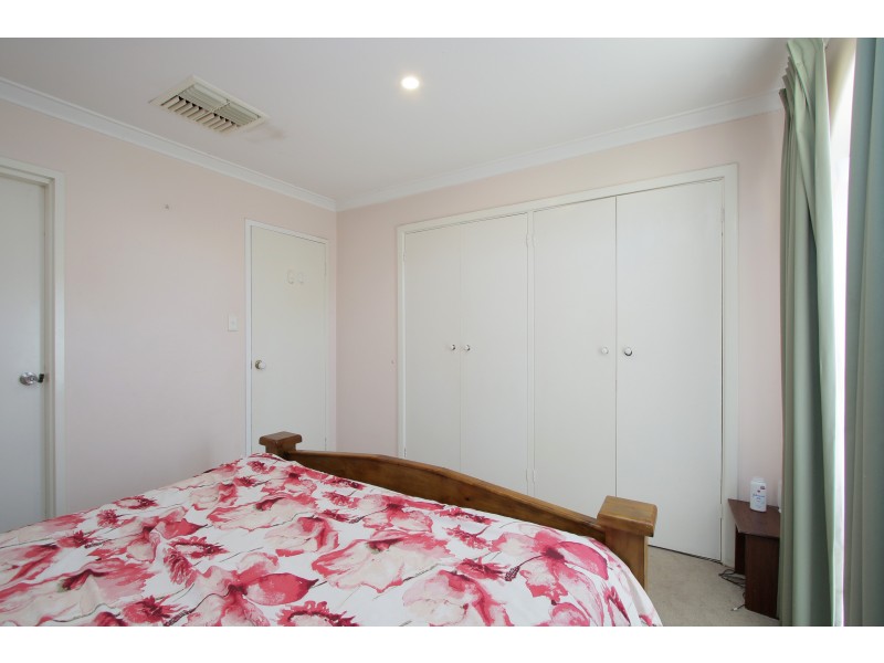 4 Clowes Court, Thornlie WA 6108