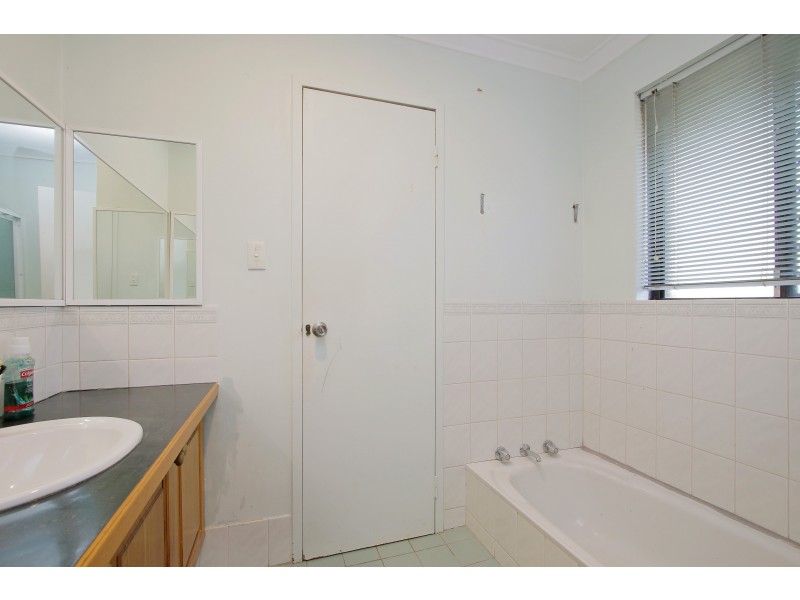 4 Clowes Court, Thornlie WA 6108