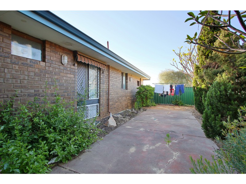 4 Clowes Court, Thornlie WA 6108