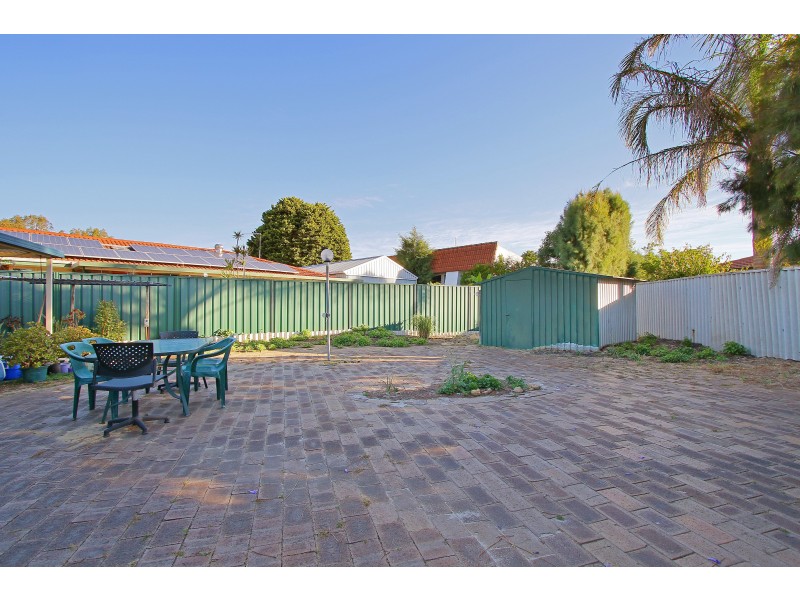 4 Clowes Court, Thornlie WA 6108