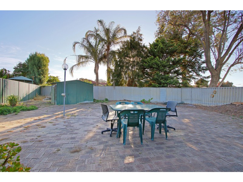 4 Clowes Court, Thornlie WA 6108